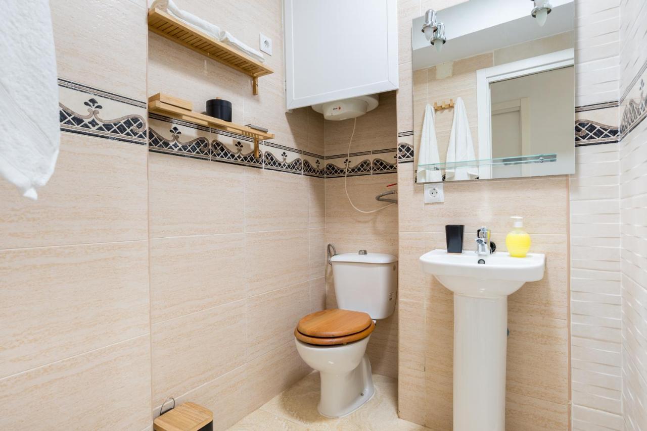 Mp5-Just Renovated Apartment Right On The Beach Малага Екстер'єр фото