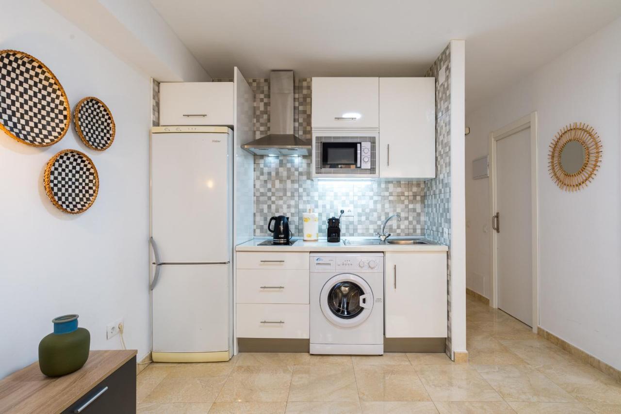 Mp5-Just Renovated Apartment Right On The Beach Малага Екстер'єр фото