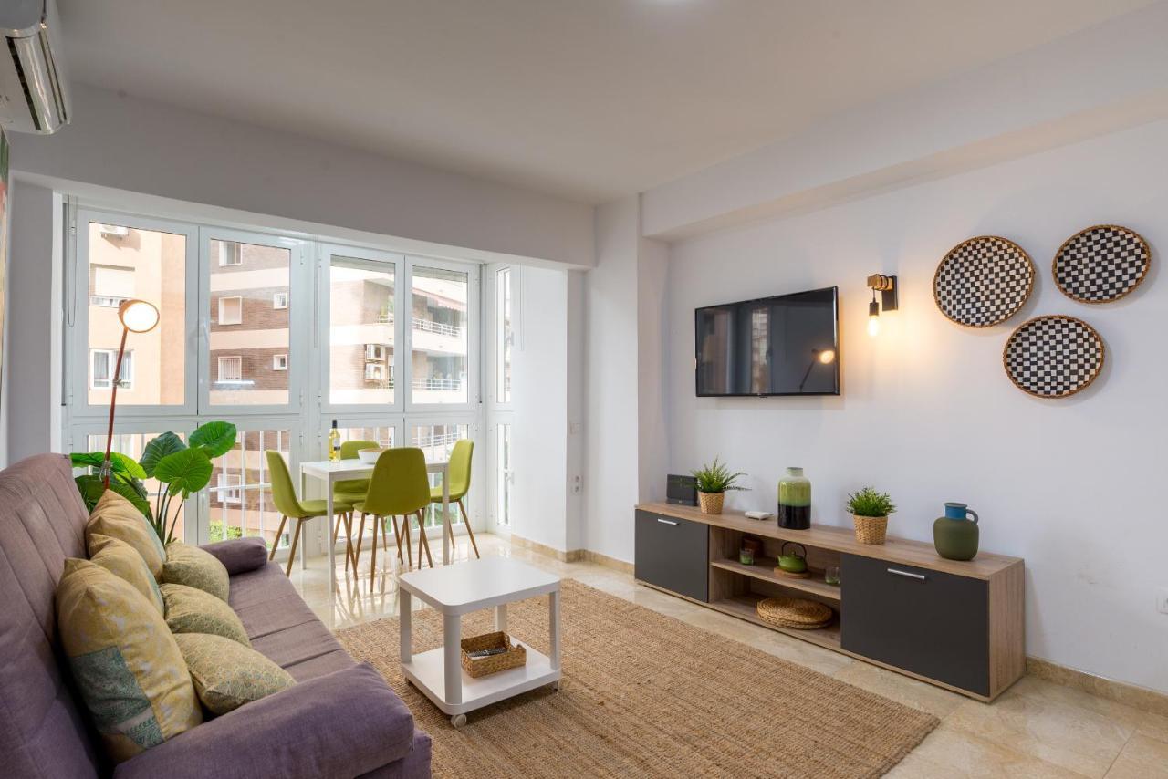 Mp5-Just Renovated Apartment Right On The Beach Малага Екстер'єр фото