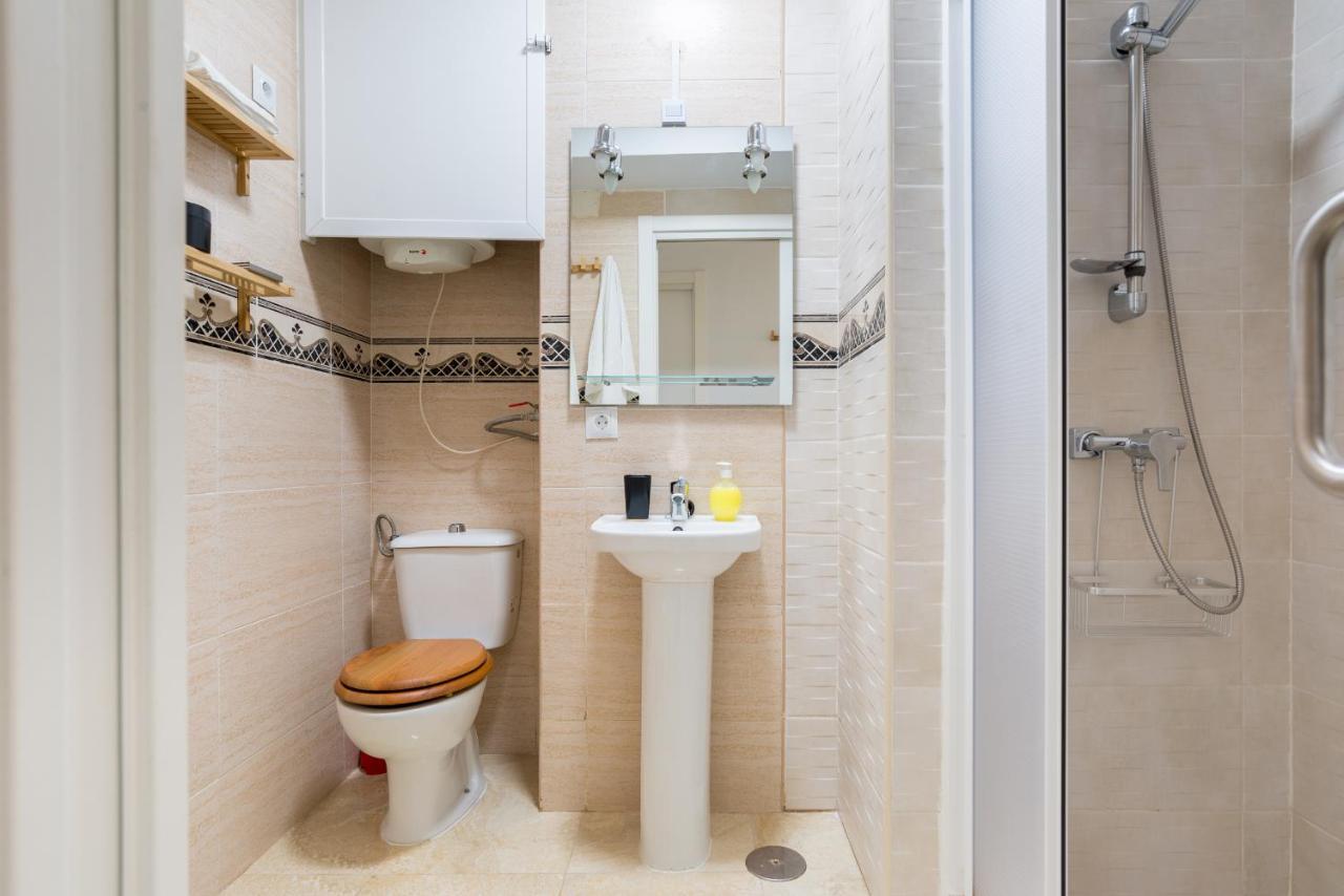 Mp5-Just Renovated Apartment Right On The Beach Малага Екстер'єр фото