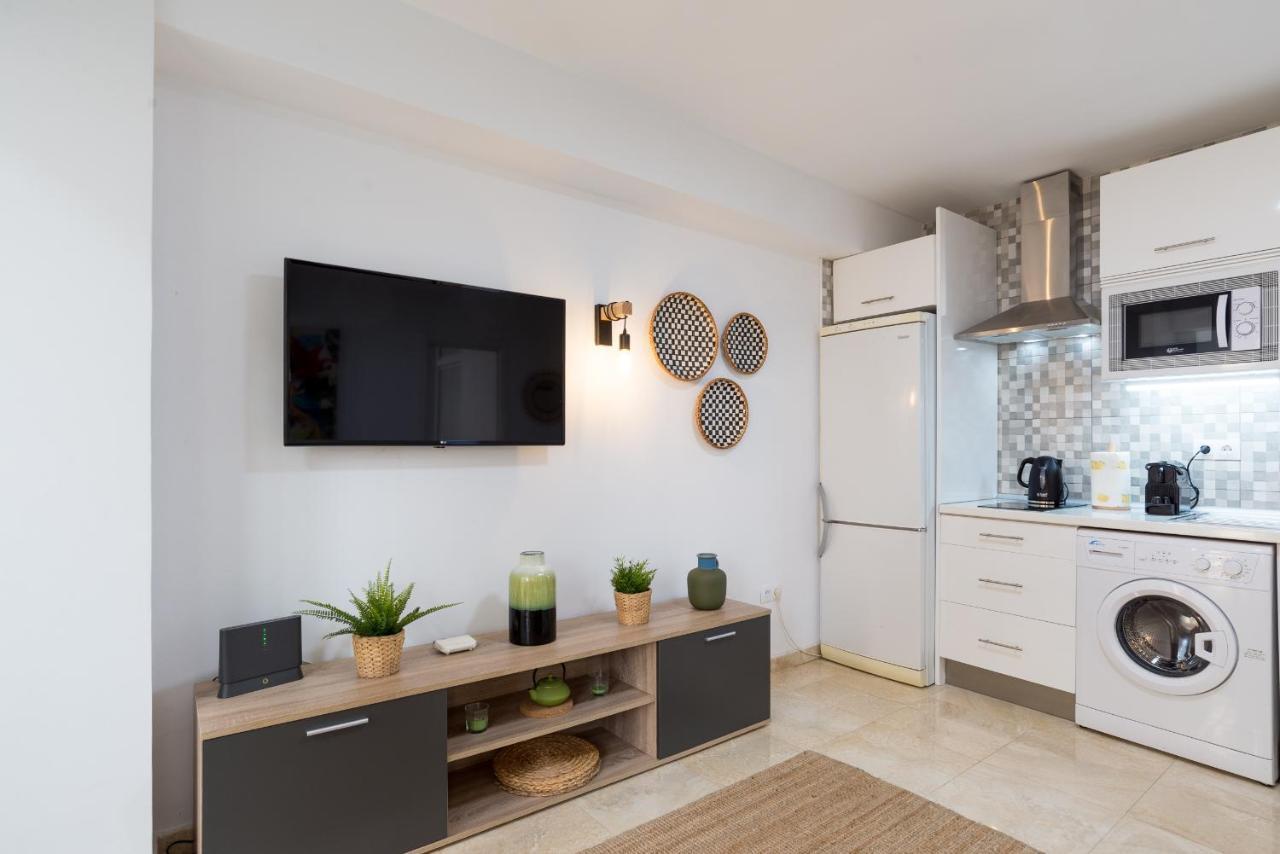 Mp5-Just Renovated Apartment Right On The Beach Малага Екстер'єр фото